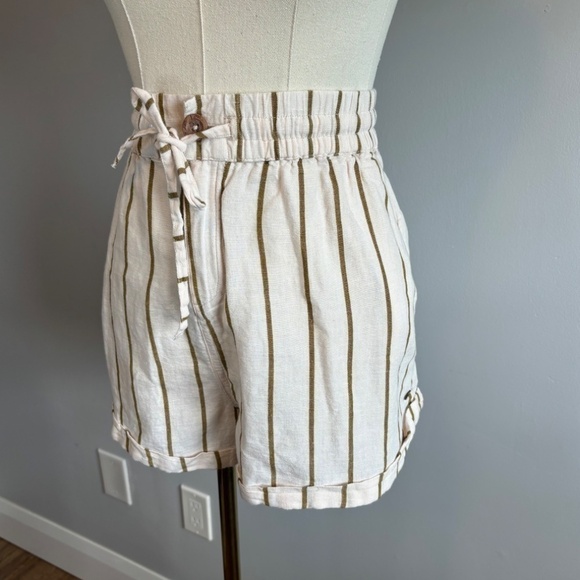 Billabong, Women's Linen, Cream and Green Striped Shorts, SZ 14 - Picture 4 of 6